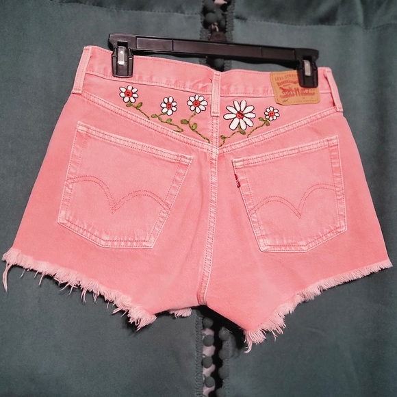 Hand-embroidered 501 Levi's Pink Denim Cutoff Shorts with Retro Flowers-Waist 27 - Picture 4 of 7